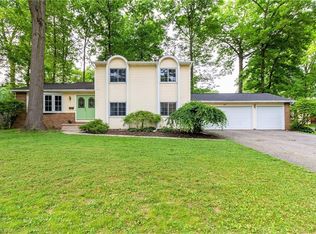 827 Valley Dr, Amherst, OH