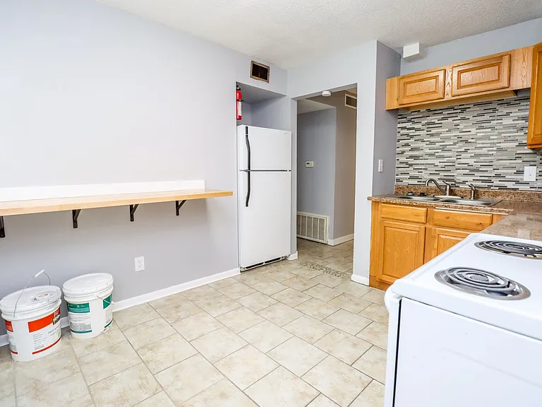 402 Lawrence Pl — Photo 22