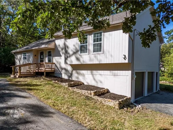 6760 Farley Ave, Shawnee, KS 66203