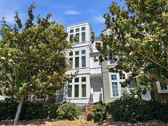 3rd image of 131 Cahill Park Dr