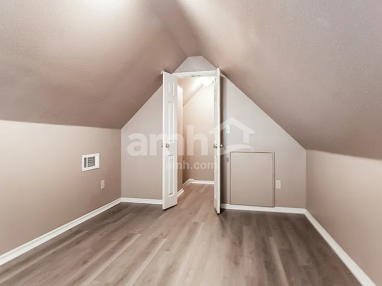 5104 N 34th St — Photo 15