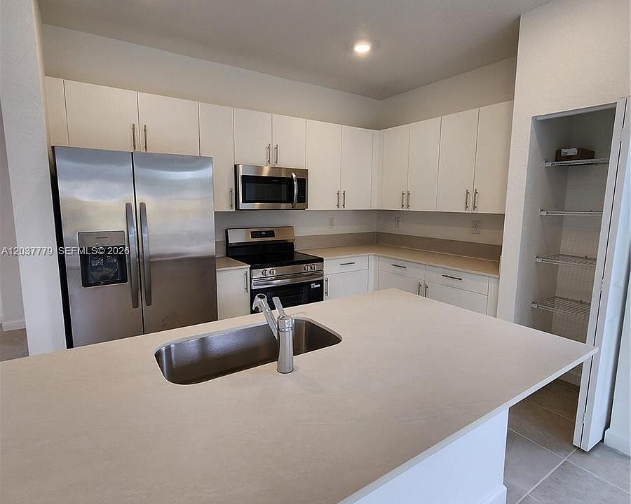 1st image of 263 SE 11th Ct 0