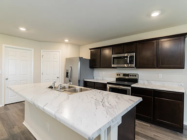 3707 S 1st Pl — Photo 2