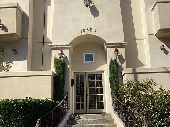 2nd image of 10623 Moorpark St Unit 5