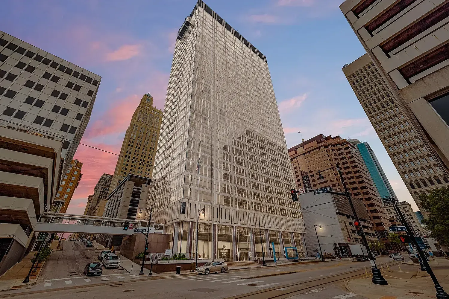 Commerce Tower — Photo 1