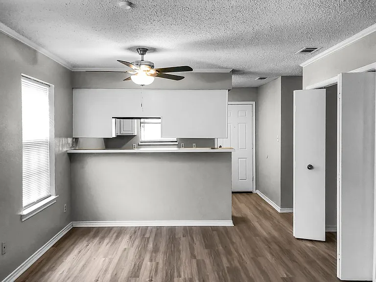 1112 Valley View St — Photo 33