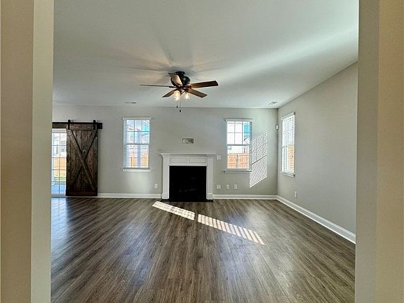 3rd image of 318 Brentmoor Dr