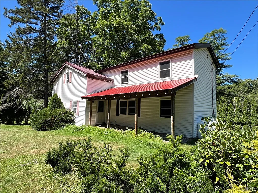 3 bed, 1.0 bath, 1741 sqft, $1,800 — Photo 1