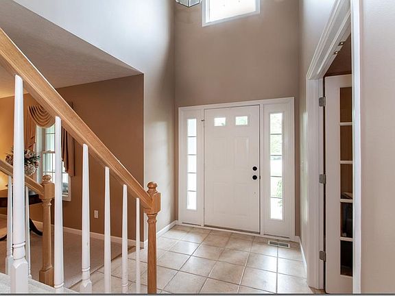 3rd image of 1128 Meadow Woods Dr