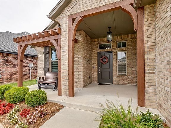 4th image of 16717 Aragon Ln