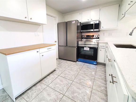 5th image of 7534 Rosewood Dr