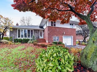 11 Roxton Rd, Plainview, NY 11803