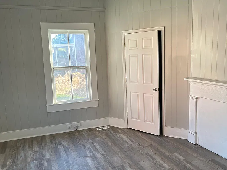 229 Holbrook St — Photo 1