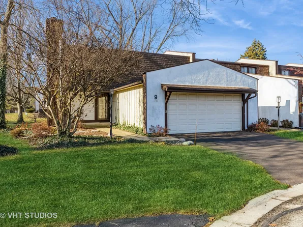 9 Deercrest Sq, Indian Head Park, IL 60525