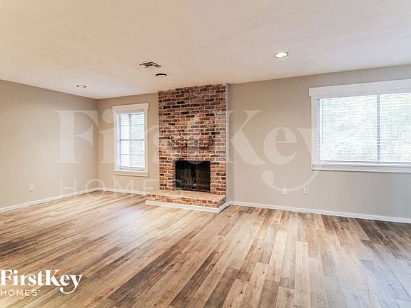 5th image of 2618 N Woodloch St