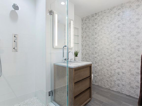 5th image of 416 W 52nd St #Ph825