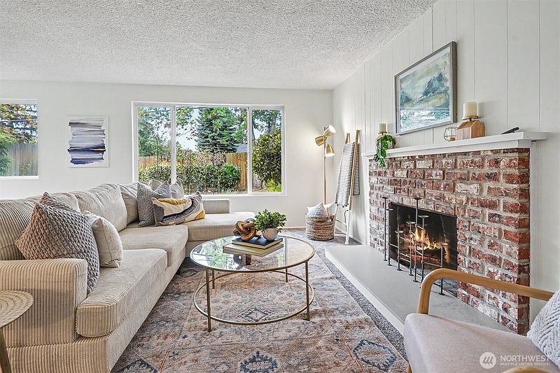4th image of 13932 4th Avenue SW