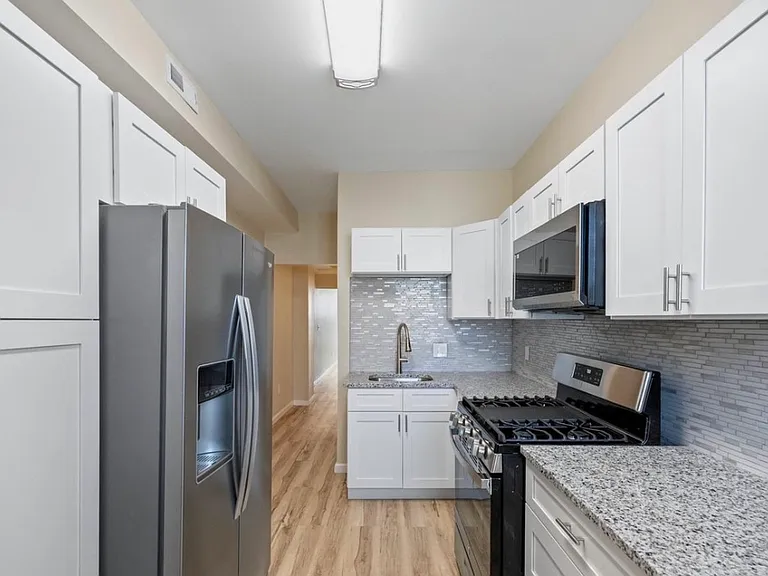 2108 W Baltimore St — Photo 13