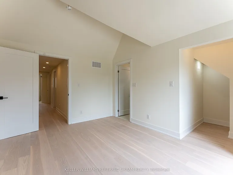 8 Doncaster Ave — Photo 20