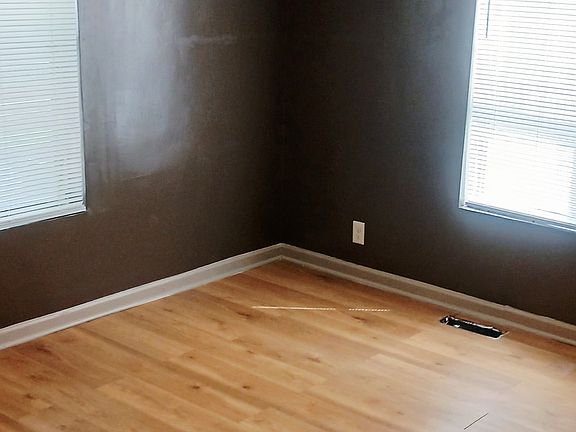 4th image of 731 Henderson Dr