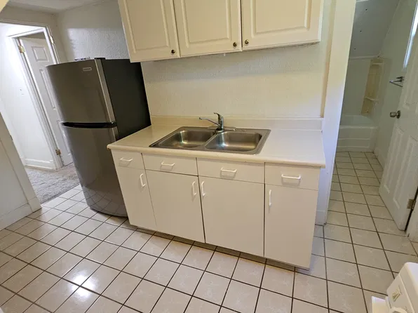 27 Hawthorne St #1/2, Struthers, OH 44471
