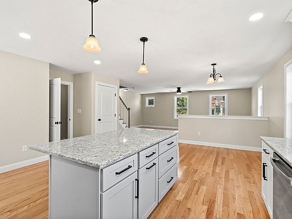 4th image of 28 Quigley Ave #28