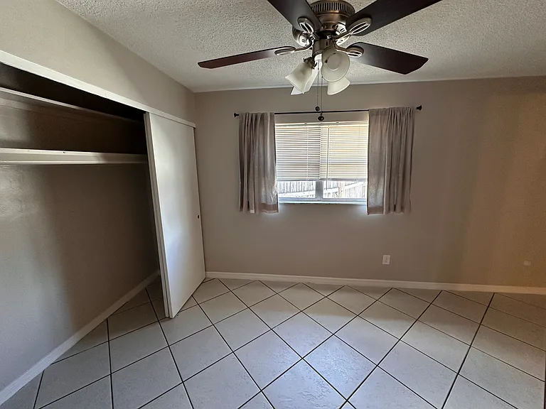 702 Heritage Ln — Photo 13