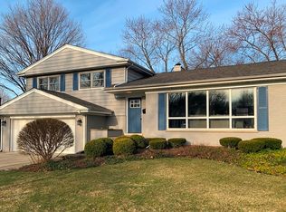 515 Ash St, Libertyville, IL 60048