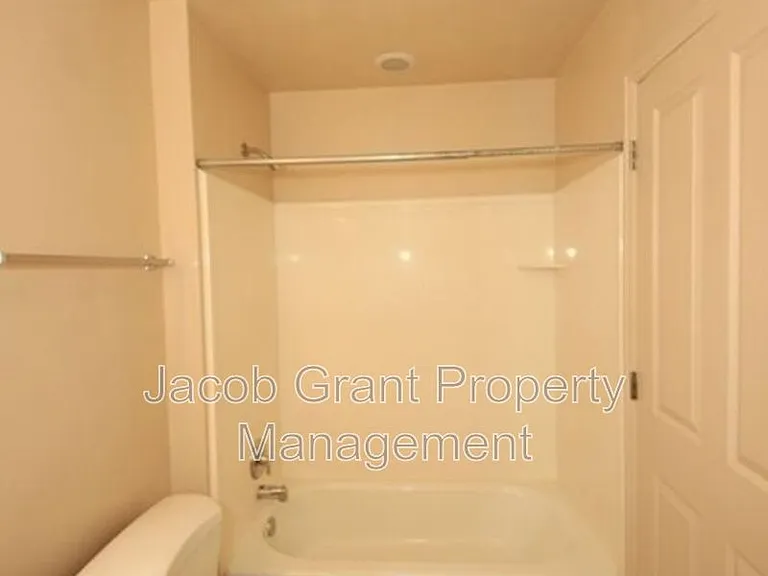 424 Alamo St — Photo 8