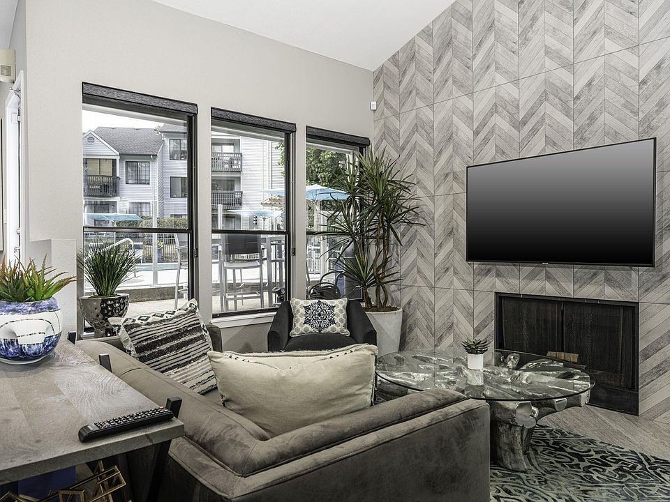 1st image of 11981 SW Center St #7