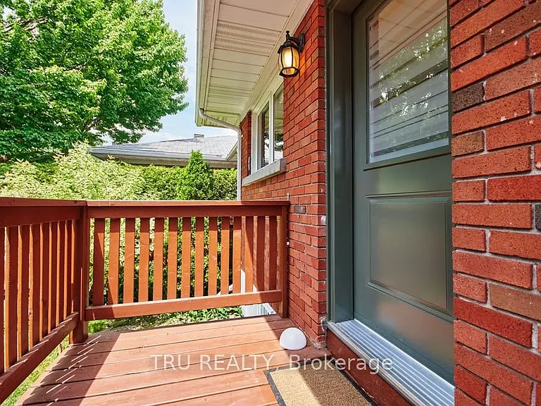 1342 Hanbury St #B — Photo 3
