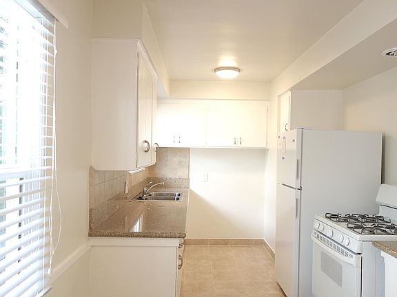 4th image of 440 Mission St APT D2