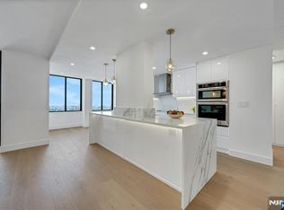 200 Winston Dr, Cliffside Park, NJ 07010
