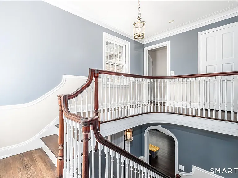 611 Westover Rd — Photo 14