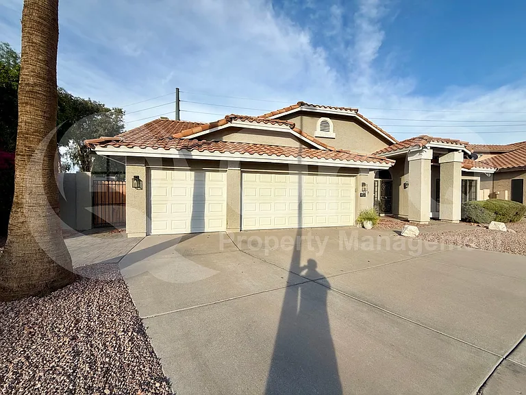 401 S Tiago Dr — Photo 3