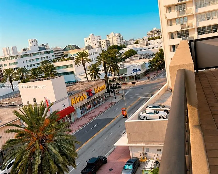 1621 Collins Ave #701