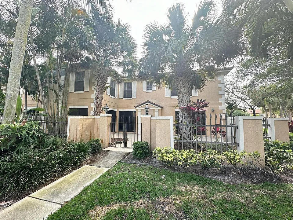 356 Prestwick Cir #1