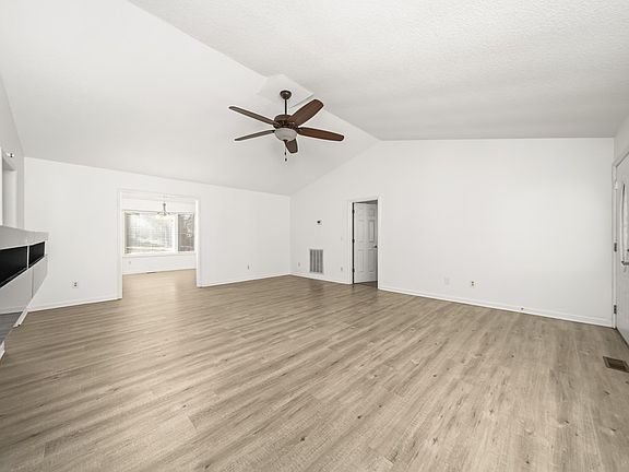 4th image of 451 Southridge Cir