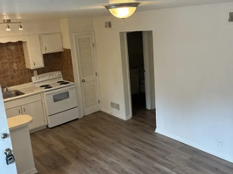 4115 Pinecroft Dr — Photo 1