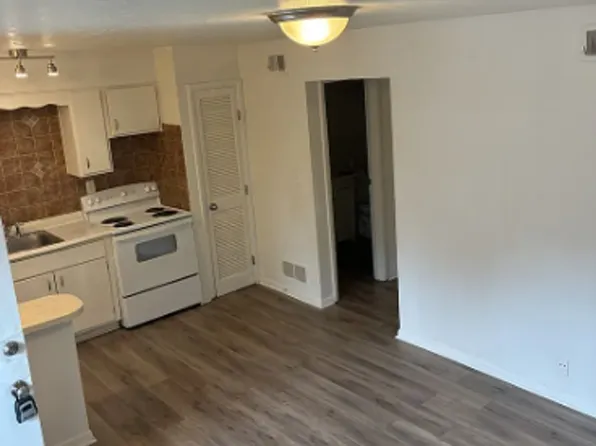 Pinecroft Apartments