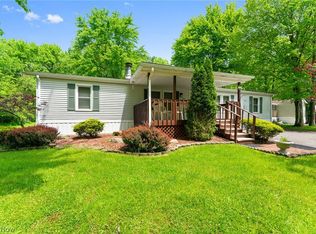 12 Westbrook Dr, Hubbard, OH 44425