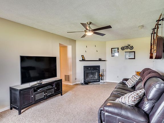 3rd image of 9473 Woodland Hills Dr