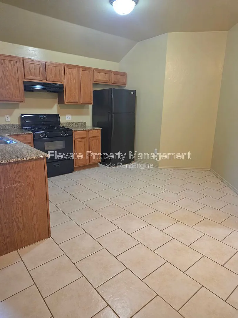3 bed, 2.0 bath, 1296 sqft, $1,445 — Photo 4