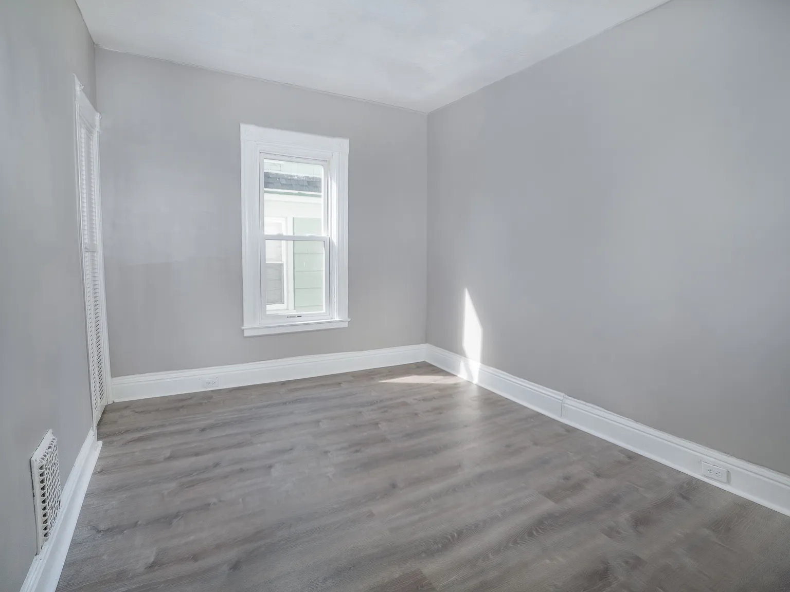 2 bed, 1.0 bath, 950 sqft, $1,000 — Photo 4