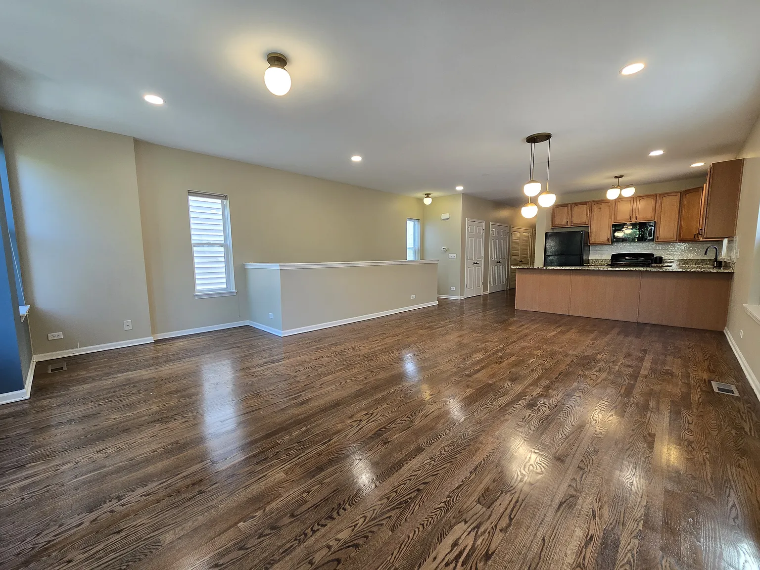 2 bed, 1400 sqft, $2,000 — Photo 4