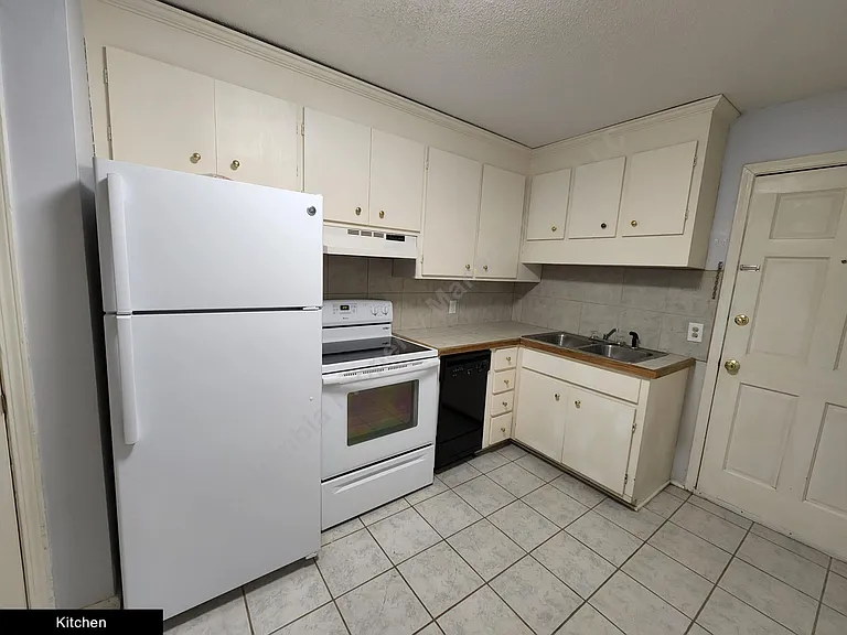 2320 Gadsden St #7 — Photo 4