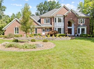412 Country Woods Ln, Rochester, NY 14626