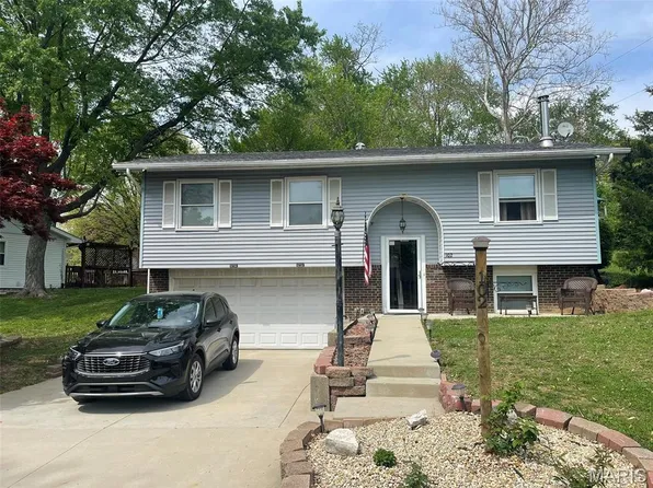 102 Creekside Dr, Collinsville, IL 62234
