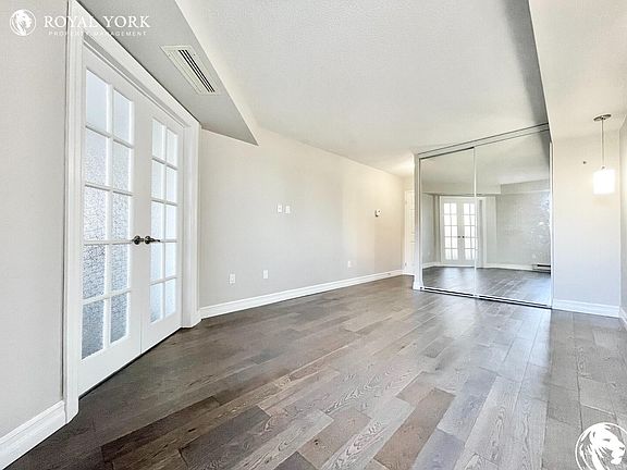 5th image of 265 Westcourt Pl #404