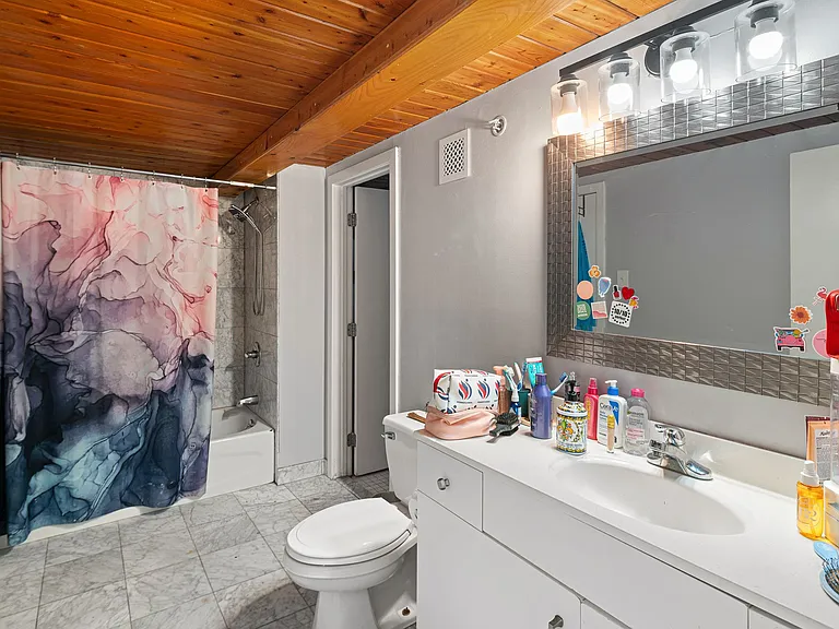 1027 Arch St #207 — Photo 7